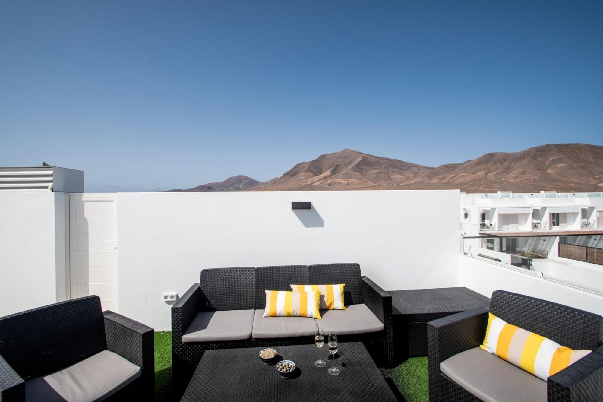Serena Villa 38 - Heated Pool, Sea Views, Ac, High Speed Internet Playa Blanca  Bagian luar foto