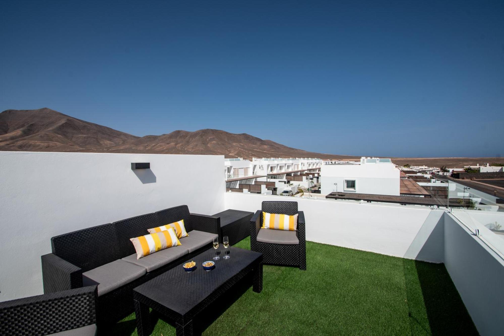 Serena Villa 38 - Heated Pool, Sea Views, Ac, High Speed Internet Playa Blanca  Bagian luar foto