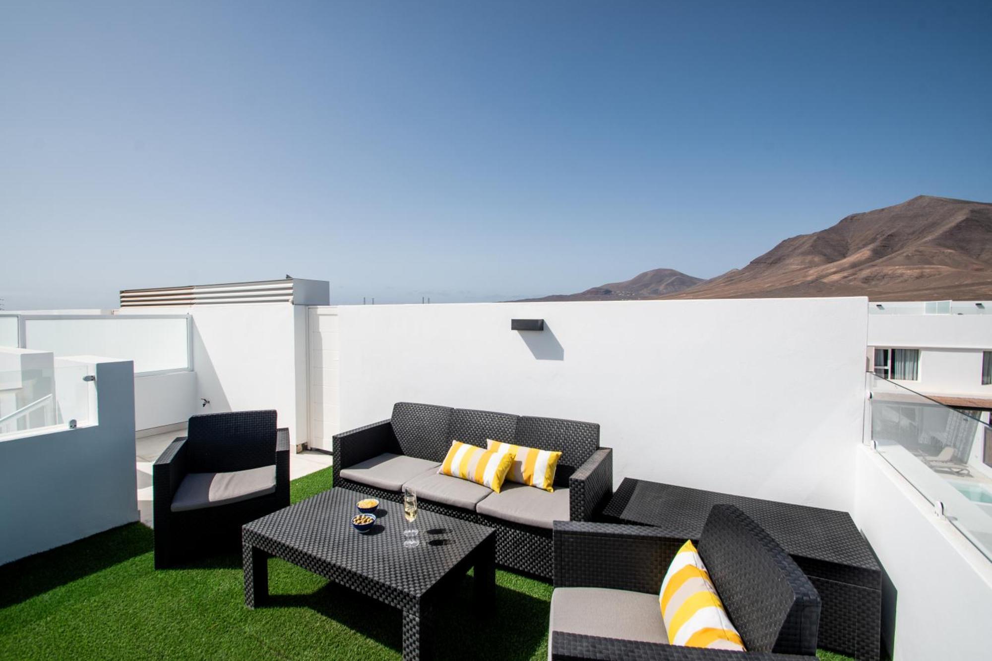 Serena Villa 38 - Heated Pool, Sea Views, Ac, High Speed Internet Playa Blanca  Bagian luar foto
